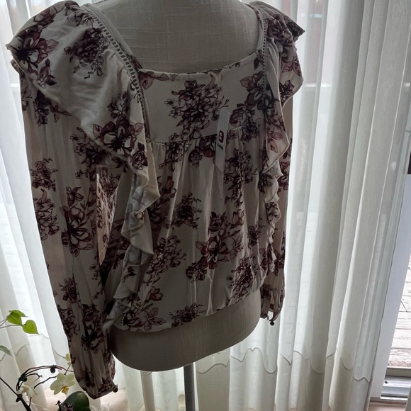 2 beautiful shirts. White shirt with bell sleeves the buckle shirt size small - Picture 6 of 9